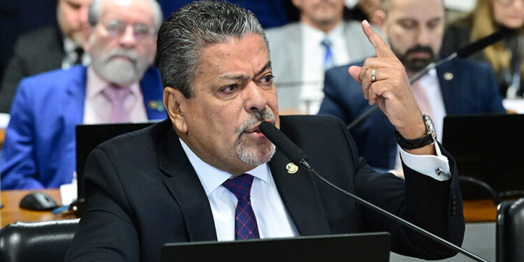 Avança proposta de criação de exame nacional obrigatório para médicos — Senado Notícias