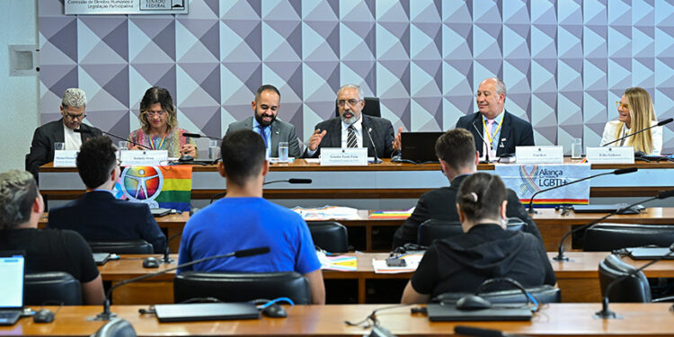 Debatedores pedem respeito a direitos humanos e das pessoas LGBTQIA+ — Senado Notícias