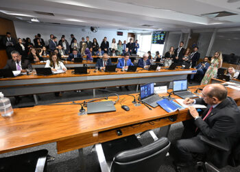 Aeroporto e bilhete aéreo devem prevenir sobre tromboembolismo, decide CAS — Senado Notícias