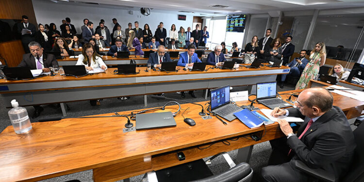 Aeroporto e bilhete aéreo devem prevenir sobre tromboembolismo, decide CAS — Senado Notícias