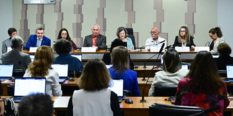 Debate ressalta importância e caráter democrático do Fórum Nacional de Educação — Senado Notícias