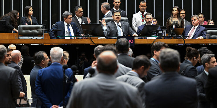 Aprovados R$ 8,7 bi para compensar de perdas dos estados com reforma tributária — Senado Notícias