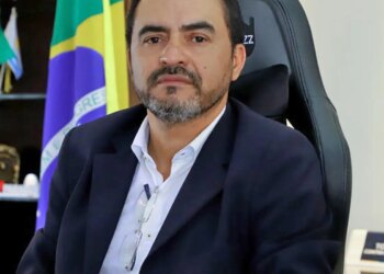 Nunes Marques derruba decisão que afastou governador do Tocantins