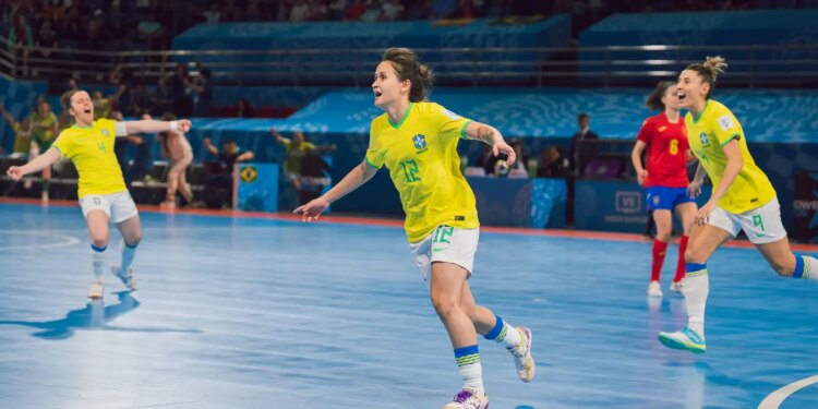 Copa do Mundo de futsal: Brasil supera Espanha e se garante na final