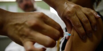 Vacinação reduz internações por doenças causadas pelo HPV, diz estudo