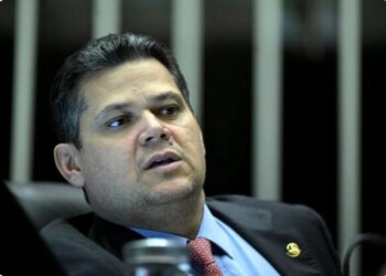 OPINIÃO  – discurso autoritário sob o manto da institucionalidade
