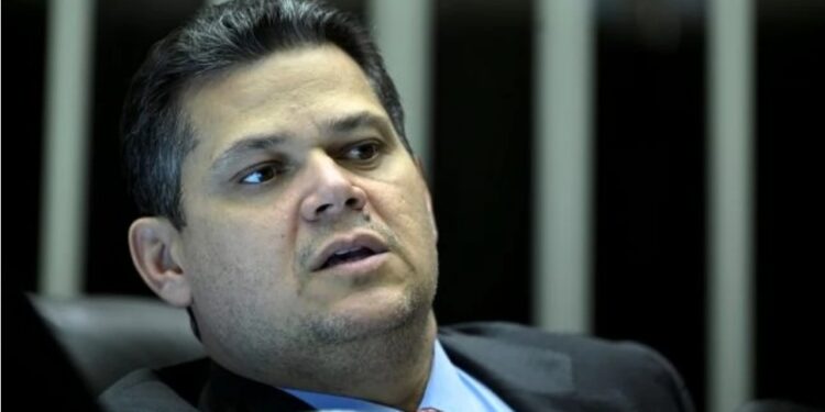 OPINIÃO  – discurso autoritário sob o manto da institucionalidade