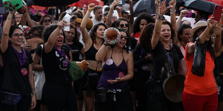 Em Brasília, mulheres denunciam feminicídios e a omissão do Estado