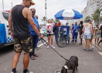 Cedae distribui água para hidratação