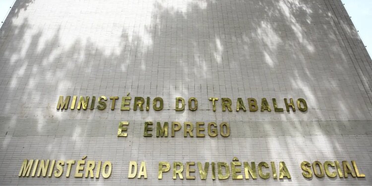 Secretário-executivo do Ministério da Previdência tem prisão decretada