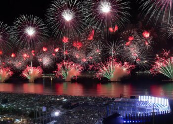 Bombeiros aprovam vistoria de balsas para fogos em Copacabana