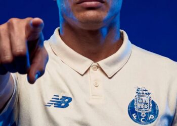 Porto anuncia contratação do zagueiro brasileiro Thiago Silva