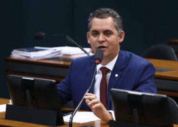 Comissão aprova exigência de aval da Defesa Civil para ligação de água e luz em área de risco – Notícias