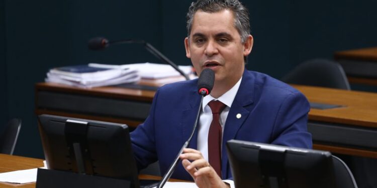 Comissão aprova exigência de aval da Defesa Civil para ligação de água e luz em área de risco – Notícias