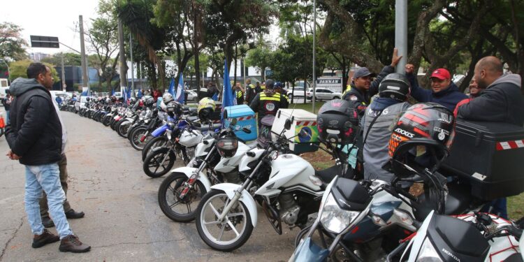 Governo cria grupo para debate direitos de entregadores por aplicativo