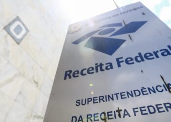 Receita paga lote residual de restituição do IRPF de dezembro de 2025