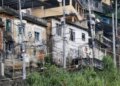 Quase 20% da população de favelas vivem em vias onde não passam carros