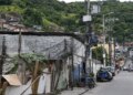 Dois em cada três habitantes de favela moram em vias sem árvores