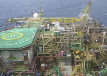 Mesmo com vazamento sanado, plataforma da Petrobras segue sem produção