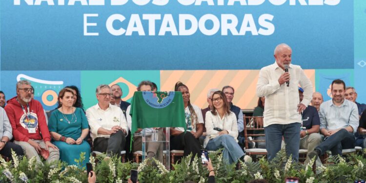 Lula defende que catadores tenham mais acesso à serviços públicos