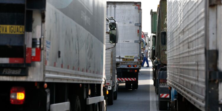 CMN regulamenta linha de R$ 6 bi para financiamento de caminhões