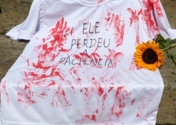Mulheres vão às ruas em todo país para protestar contra o feminicídio