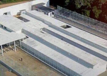 Após fuga, autoridades procuram 12 detentos de prisão em Maués (AM)