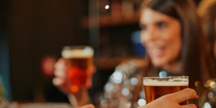 Lei garante criação de estratégia de saúde específica para mulheres alcoolistas — Senado Notícias