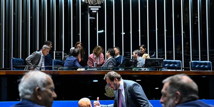 Adiada votação de projetos com doações do Exército para Uruguai e Paraguai — Senado Notícias