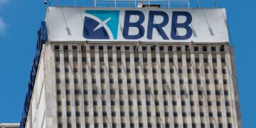 Diretor do BRB fica em silêncio ao depor à PF sobre compra do Master