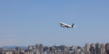 Preço médio das passagens aéreas cai 20% em novembro