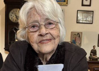 Após queda e fraturas, escritora Adélia Prado tem melhora de saúde