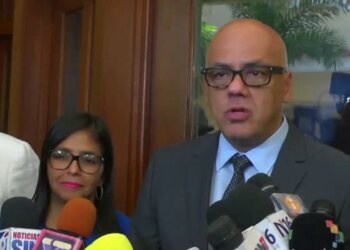 Venezuela diz que já libertou 400 presos; oposição e ONGs contestam
