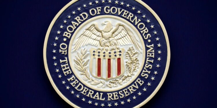 Trump usa acusação criminal como chantagem para reduzir juros, diz FED