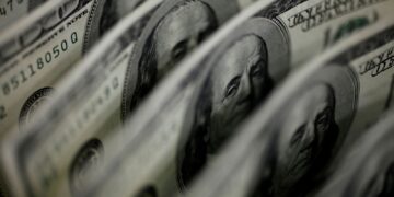 Dólar sobe para R$ 5,24 após indicação de Trump ao BC dos EUA