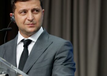 Rússia usa míssil hipersônico contra Ucrânia em ataque massivo