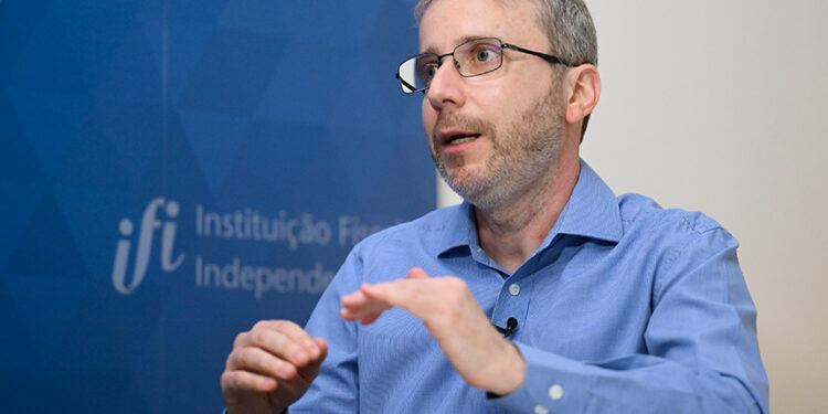 em ano eleitoral e de Copa do Mundo, governo deve buscar equilíbrio fiscal — Senado Notícias