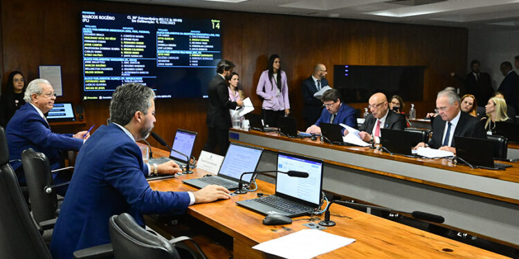 CI pode votar projeto que exige sinalização em rodovias federais após obras — Senado Notícias