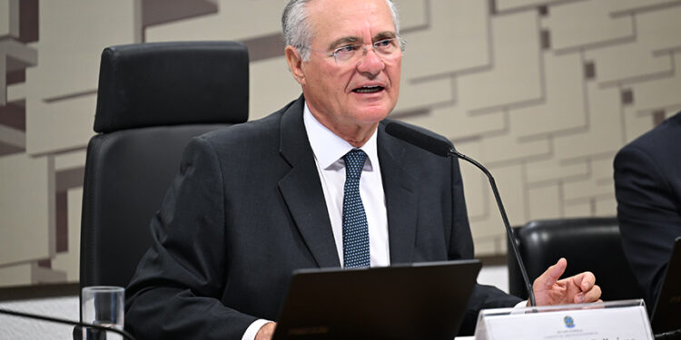 Cigarro eletrônico e passe livre estão entre 100 projetos prontos para votação na CAE — Senado Notícias