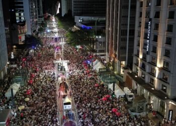 Rréveillon na Avenida Paulista teve música e fogos silenciosos