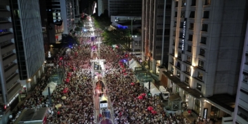 Rréveillon na Avenida Paulista teve música e fogos silenciosos