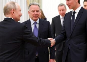 Ucrânia, Rússia e EUA vão juntos, pela 1ª vez, à mesa de negociações