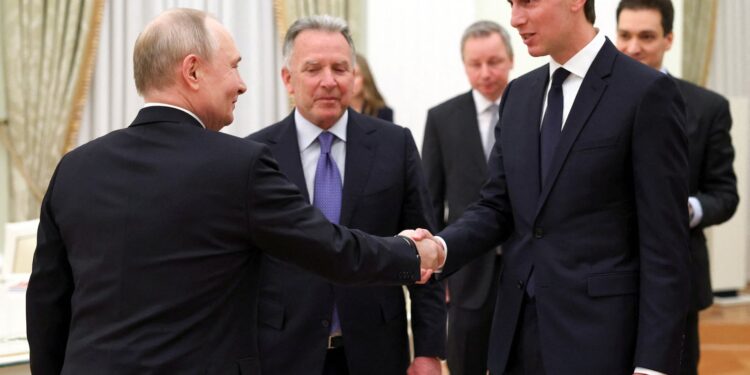 Ucrânia, Rússia e EUA vão juntos, pela 1ª vez, à mesa de negociações