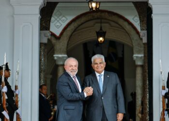 Após investida de Trump, Lula defende neutralidade do Canal do Panamá