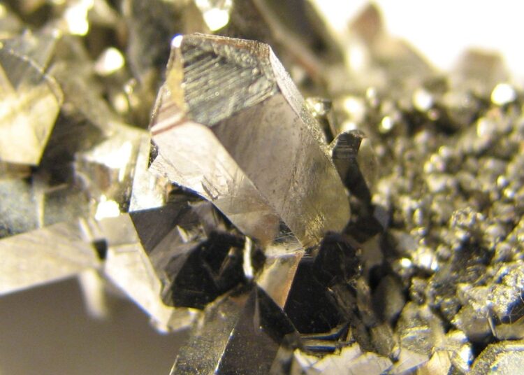 USP desenvolve bateria funcional de nióbio de 3 volts