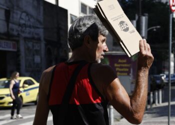 Defensorias acionam Justiça por medidas para enfrentar calor no Rio