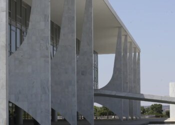Sancionadas leis de doação de material militar ao Paraguai e Uruguai