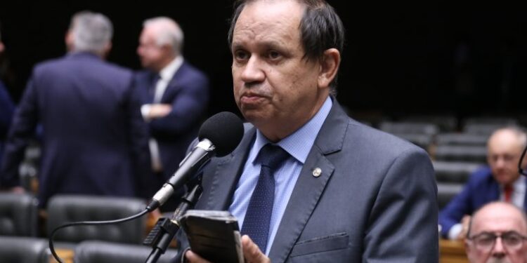 Comissão aprova projeto que proíbe privatização de praias e cobrança de pedágio em orlas – Notícias