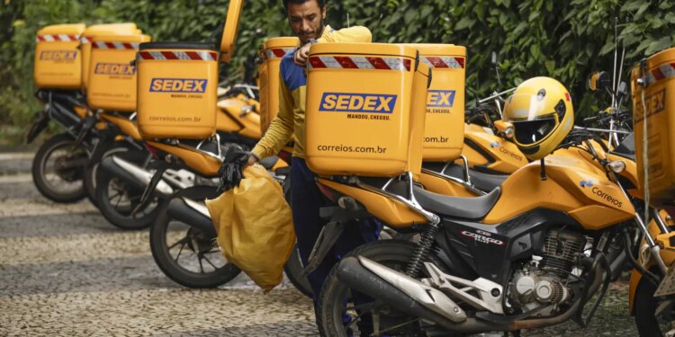 Moraes suspende benefícios de acordo que encerrou greve dos Correios