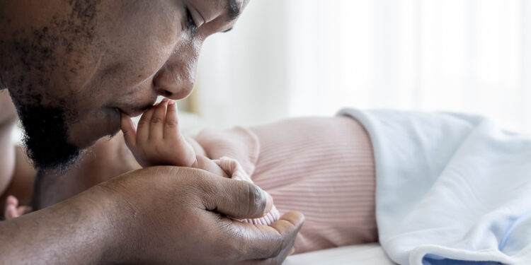 Entre projetos da área social, Senado pode votar licença paternidade de 20 dias — Senado Notícias